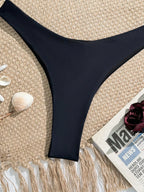 Biquíni Bandeau Minimalista com Fivela