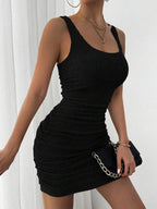 Vestido Curto com Corpete Franzido e Costas Abertas - La Lecce