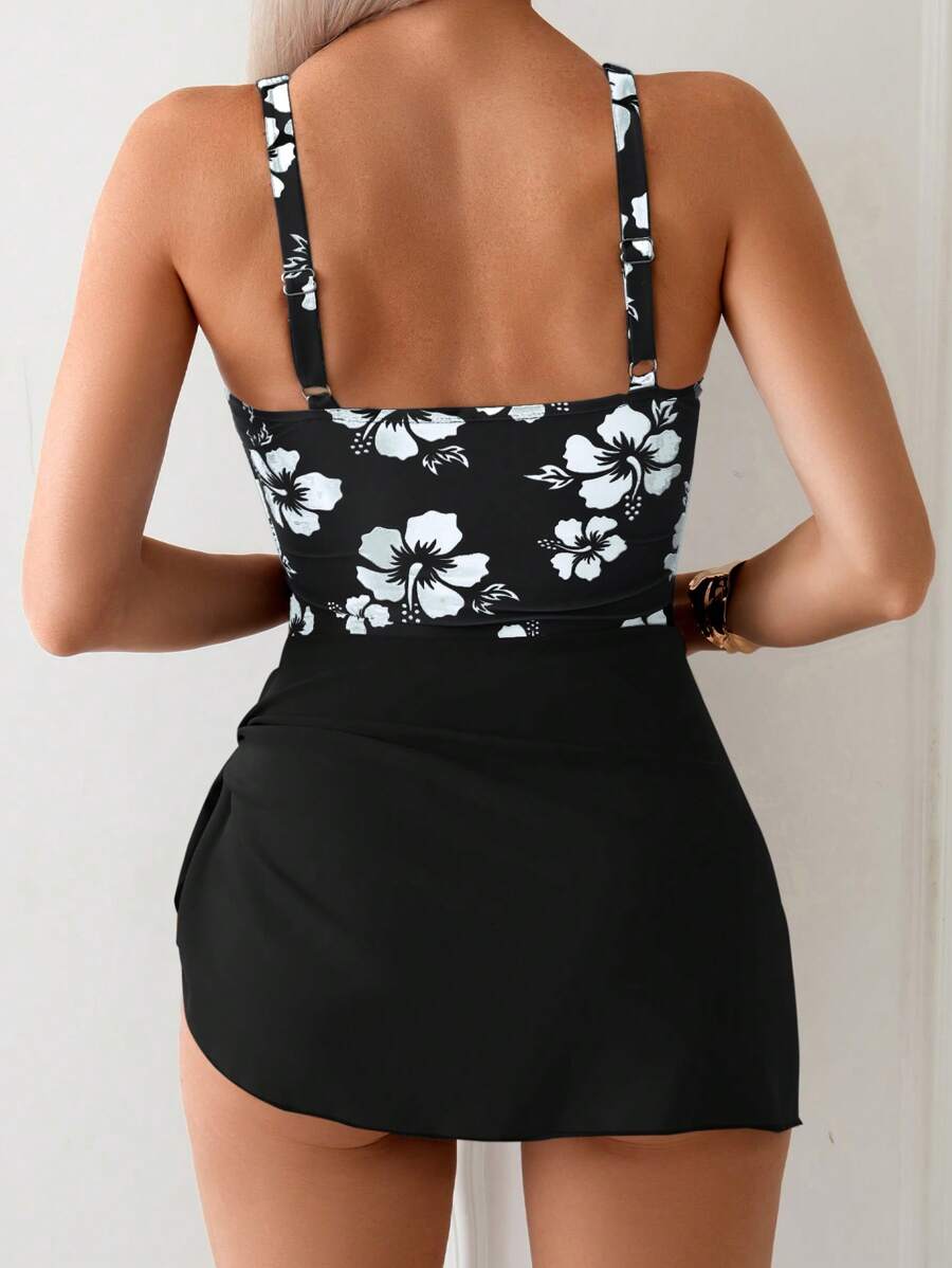 Conjunto de Praia com Saia Transpassada e Nó Lateral