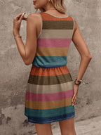 Vestido Curto Listrado com Decote U e Costas Abertas - La Lecce