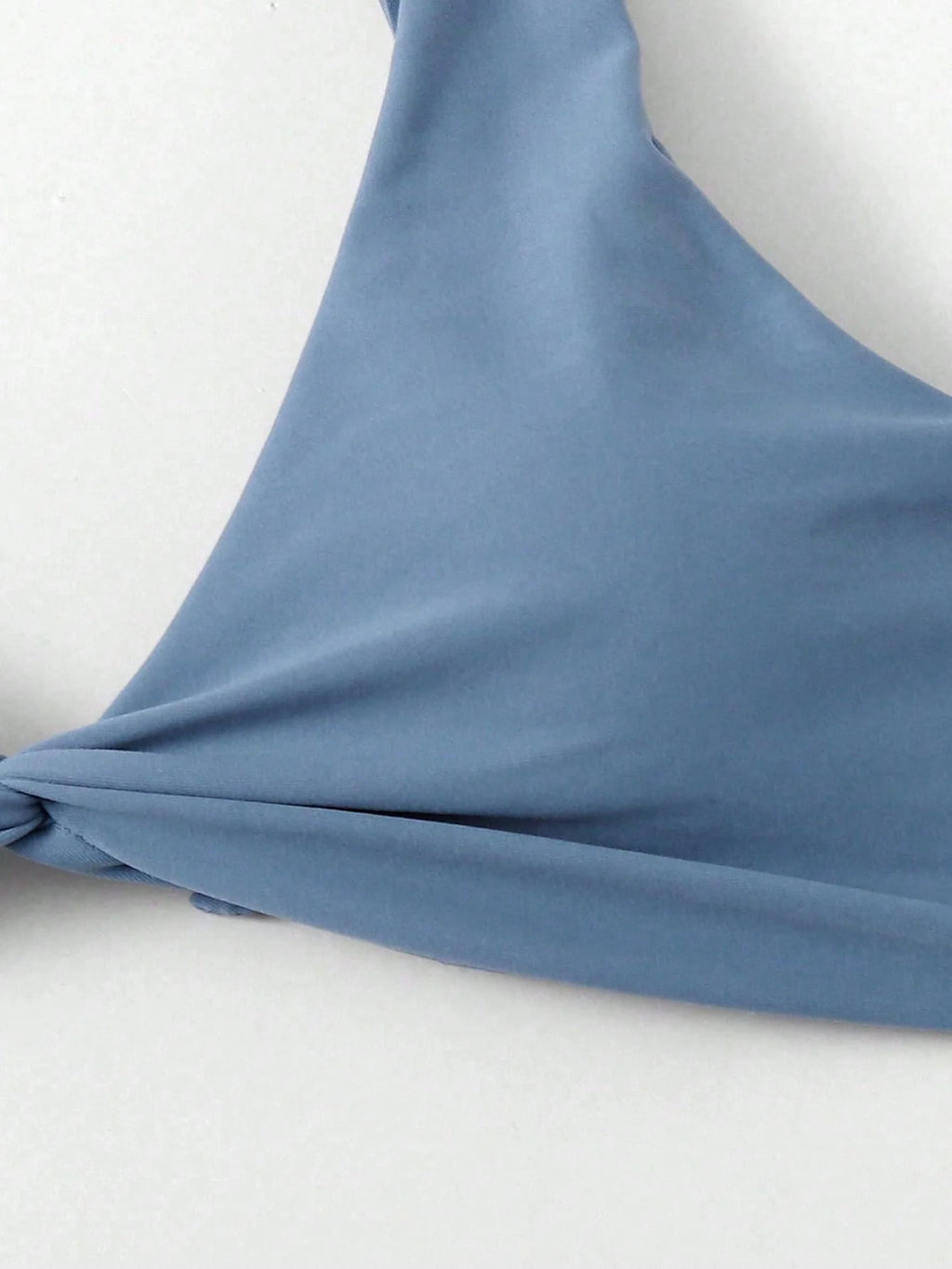 Biquíni Torcido Azul com Decote V
