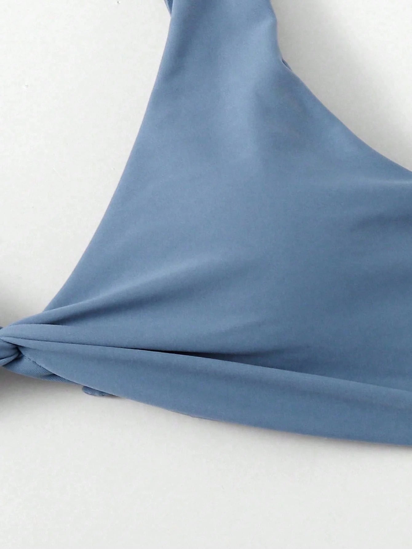 Biquíni Torcido Azul com Decote V