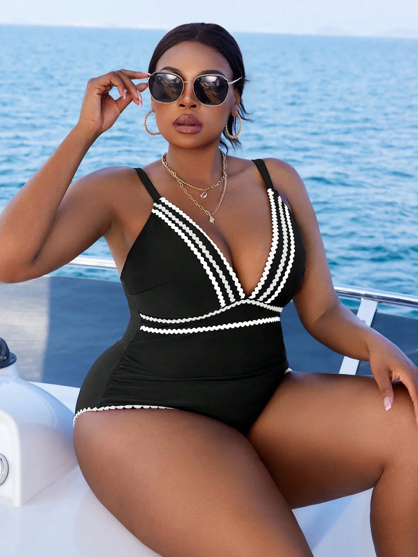 Maiô Plus Size Listrado Ziguezague