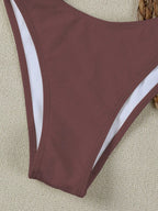 Biquíni Bandeau com Anel e Corte Alto