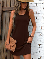 Vestido Curto Regata Básico com Decote U - La Lecce