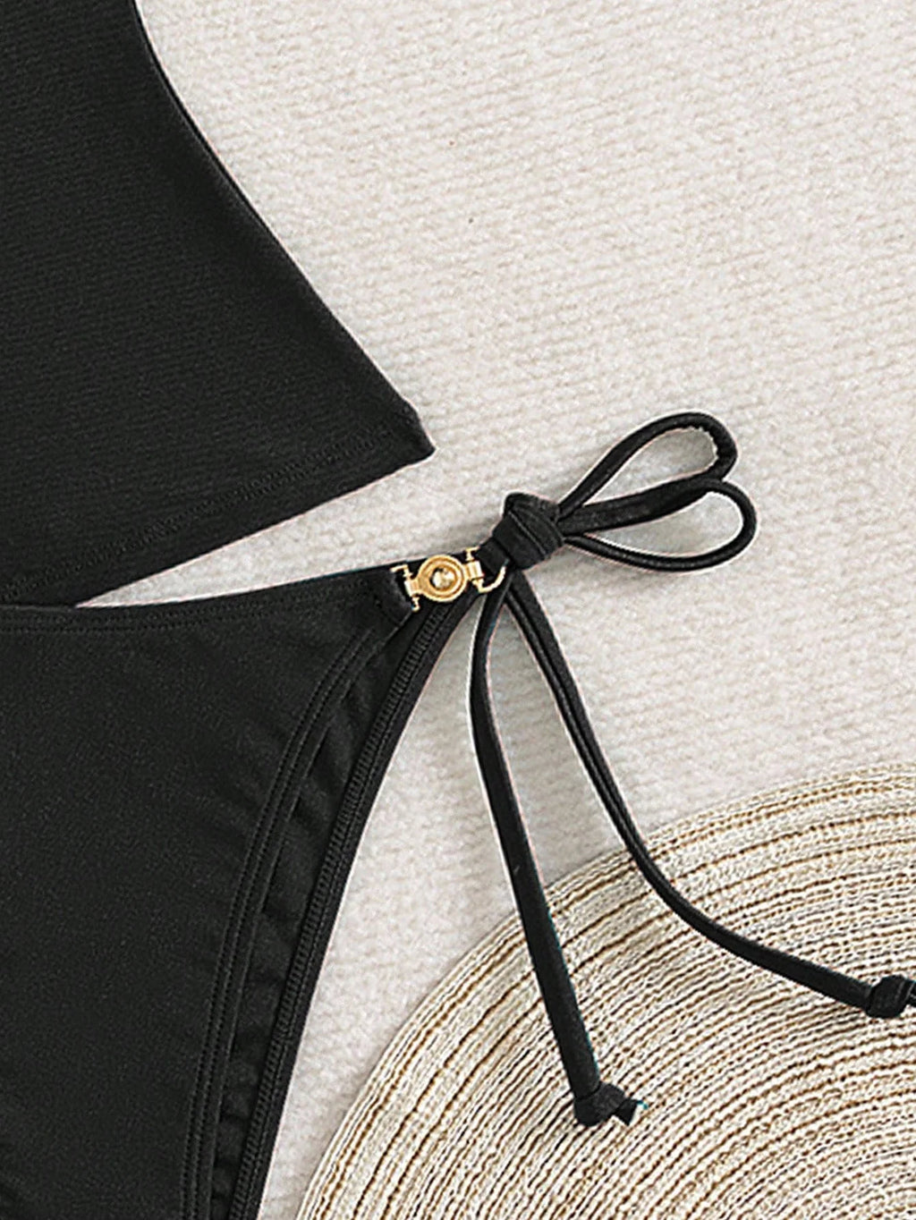 Tankini Vazado com Nó e Amarração Ajustável