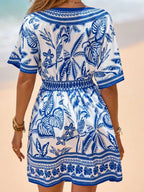 Vestido Curto de Praia com Decote V e Cintura Marcada