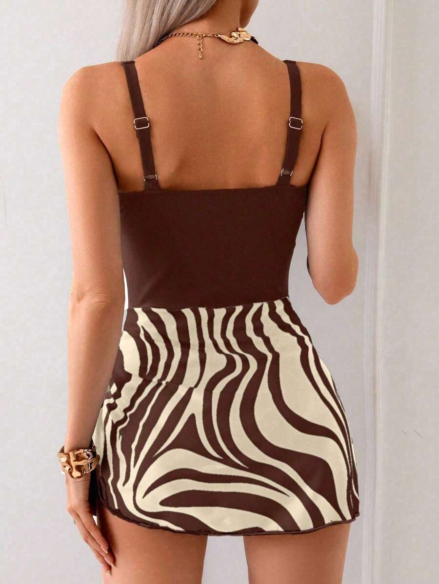 Conjunto de Praia com Saia Transpassada e Nó Lateral
