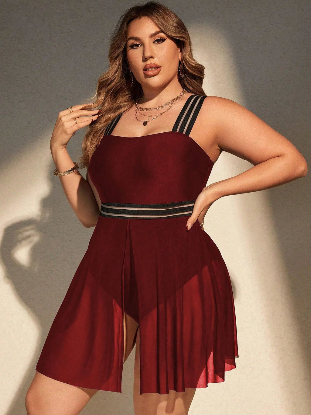 Maiô Plus Size com Saia Longa