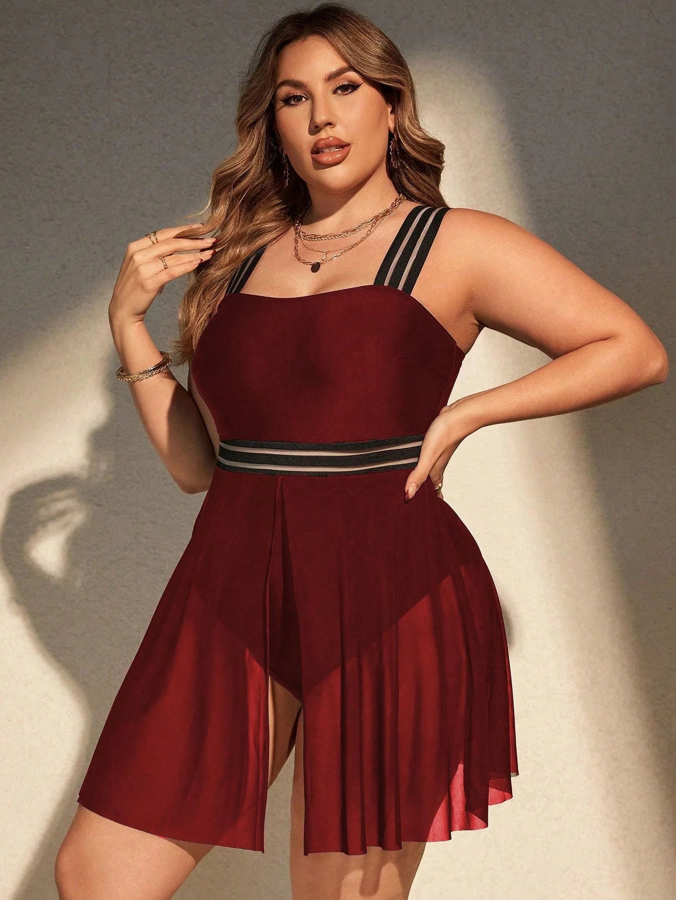 Maiô Plus Size com Saia Longa