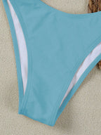 Biquíni Bandeau com Anel e Corte Alto