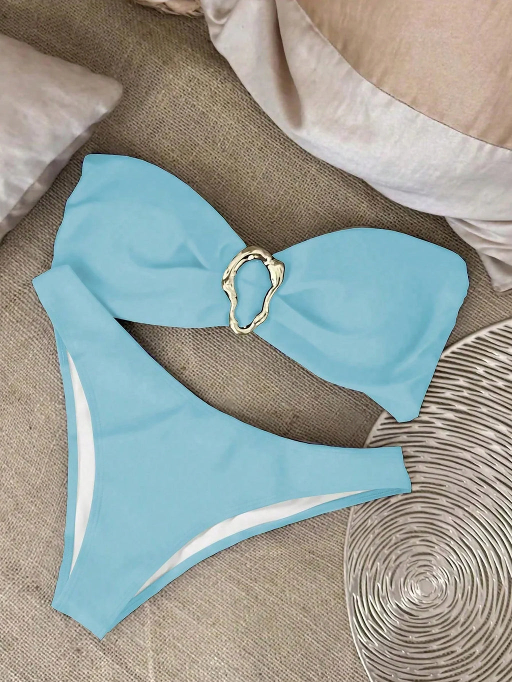 Biquíni Bandeau com Anel e Corte Alto