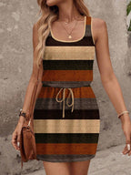 Vestido Curto Listrado com Decote U e Costas Abertas - La Lecce