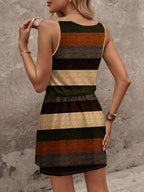 Vestido Curto Listrado com Decote U e Costas Abertas - La Lecce
