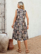 Vestido Midi Sem Mangas com Gola Redonda e Bolsos - La Lecce