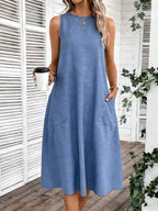 Vestido Midi Sem Mangas com Gola Redonda e Bolsos - La Lecce