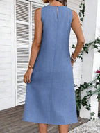 Vestido Midi Sem Mangas com Gola Redonda e Bolsos - La Lecce