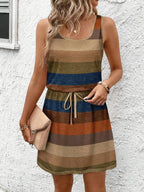 Vestido Curto Listrado com Decote U e Costas Abertas - La Lecce