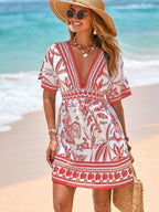 Vestido Curto de Praia com Decote V e Cintura Marcada