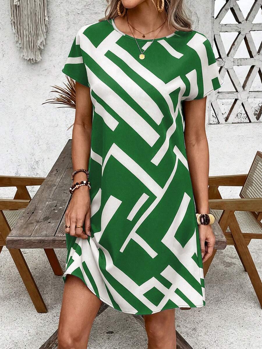 Vestido Curto Estilo Camiseta com Estampa Geométrica - La Lecce