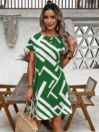 Vestido Curto Estilo Camiseta com Estampa Geométrica - La Lecce