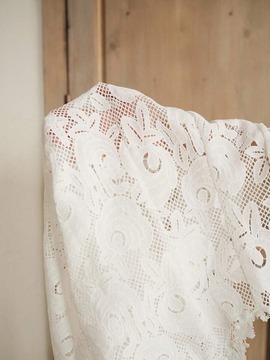 Vestido Longo de Renda com Bainha Assimétrica - La Lecce