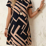Vestido Curto Estilo Camiseta com Estampa Geométrica