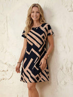 Vestido Curto Estilo Camiseta com Estampa Geométrica - La Lecce