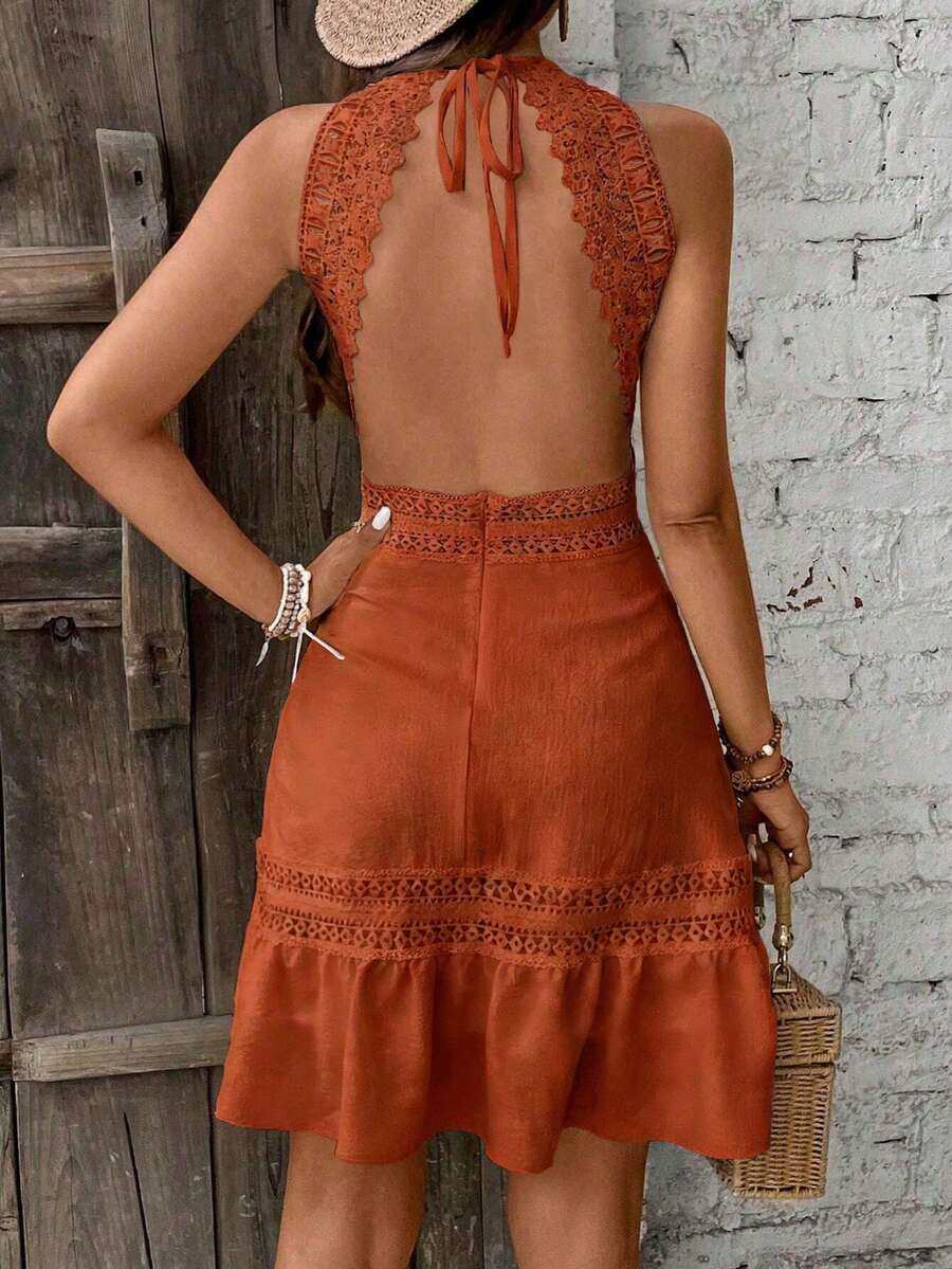 Vestido Curto Frente Única com Babado e Laço