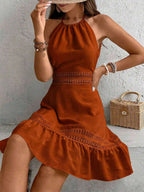 Vestido Curto Frente Única com Babado e Laço