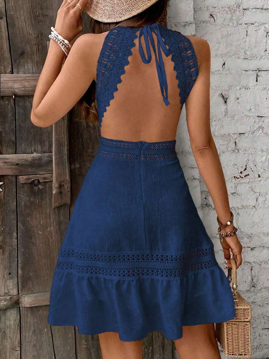 Vestido Curto Frente Única com Babado e Laço