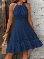 Vestido Curto Frente Única com Babado e Laço