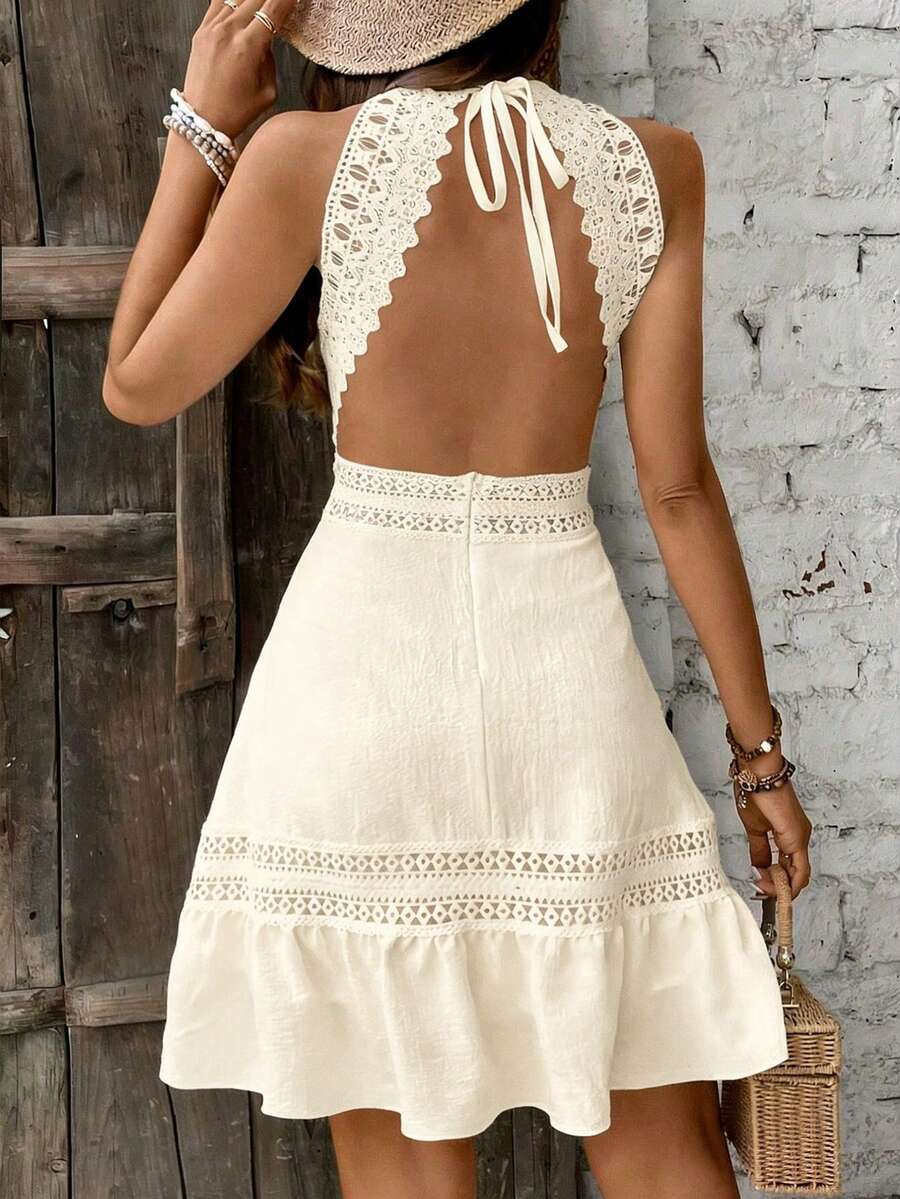 Vestido Curto Frente Única com Babado e Laço