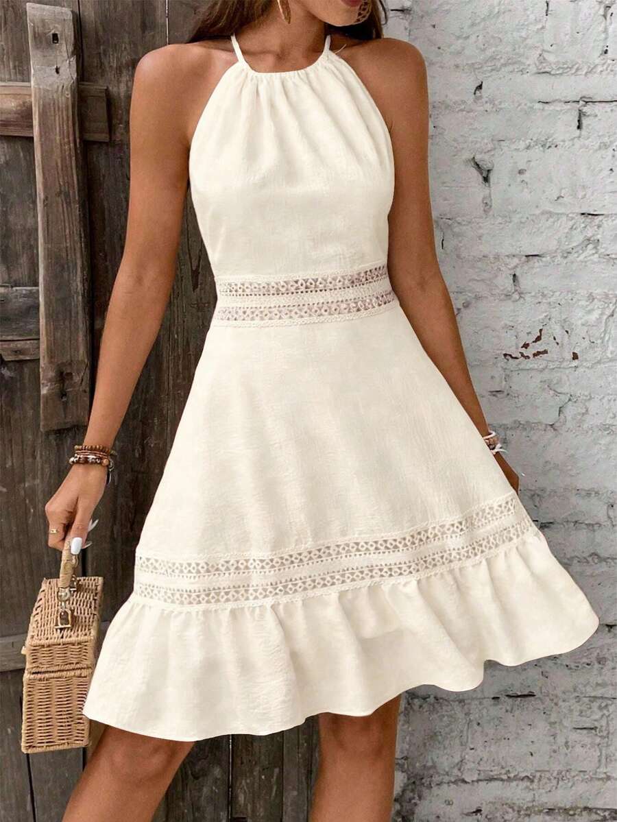 Vestido Curto Frente Única com Babado e Laço