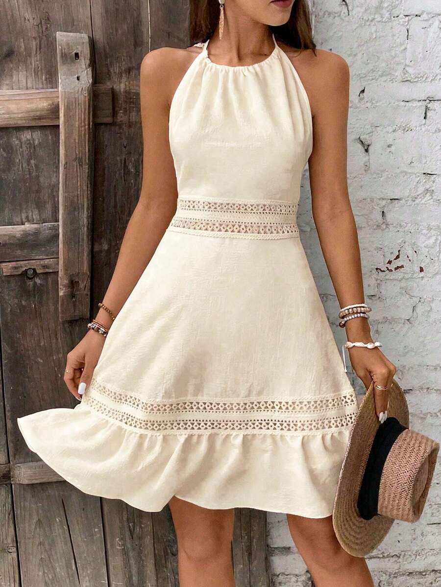Vestido Curto Frente Única com Babado e Laço