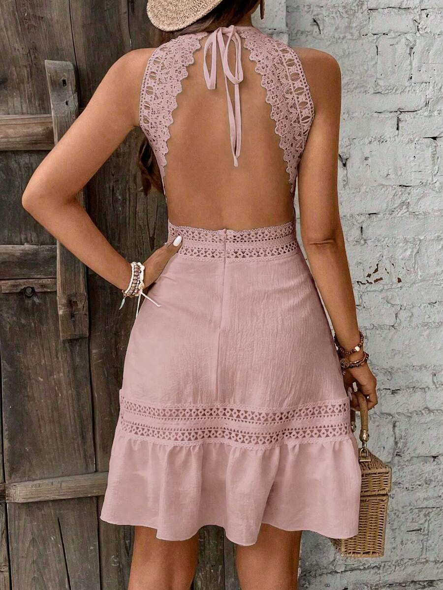 Vestido Curto Frente Única com Babado e Laço