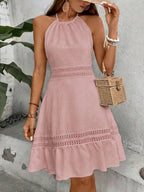 Vestido Curto Frente Única com Babado e Laço