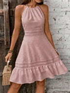 Vestido Curto Frente Única com Babado e Laço