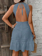 Vestido Curto Frente Única com Babado e Laço