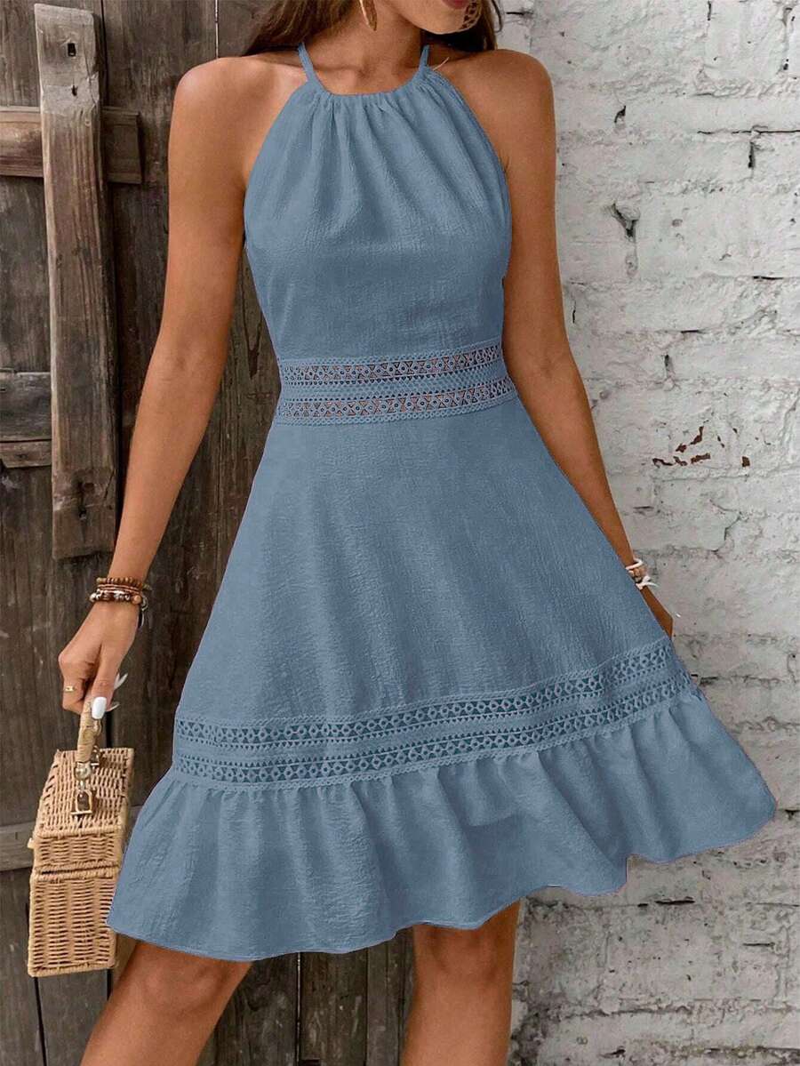 Vestido Curto Frente Única com Babado e Laço