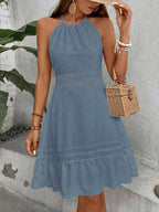 Vestido Curto Frente Única com Babado e Laço