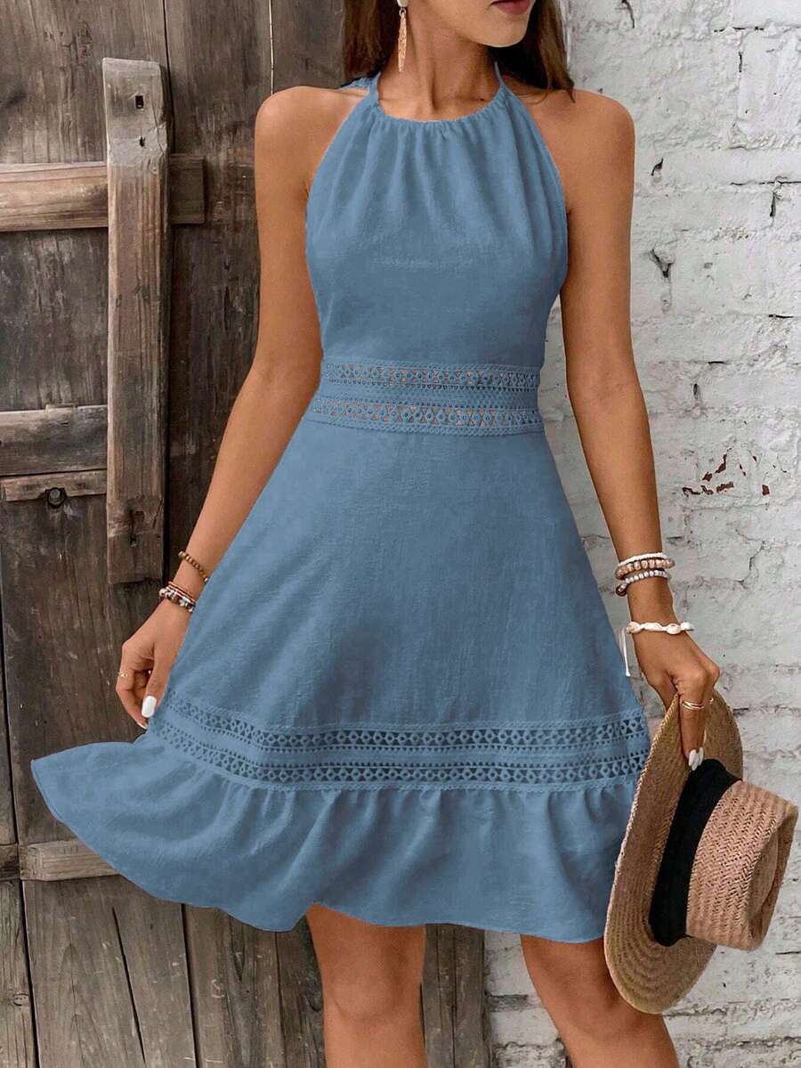 Vestido Curto Frente Única com Babado e Laço