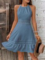 Vestido Curto Frente Única com Babado e Laço