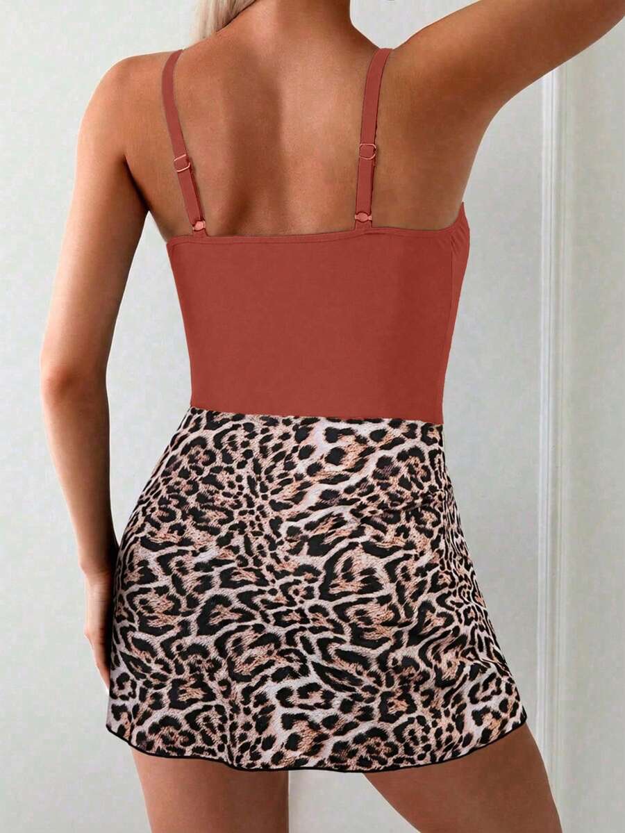 Conjunto de Praia com Saia Transpassada e Nó Lateral