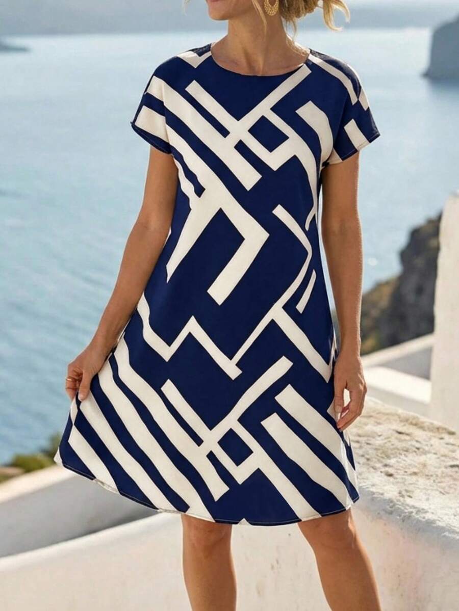 Vestido Curto Estilo Camiseta com Estampa Geométrica - La Lecce