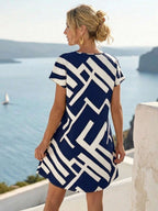 Vestido Curto Estilo Camiseta com Estampa Geométrica - La Lecce