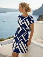Vestido Curto Estilo Camiseta com Estampa Geométrica - La Lecce