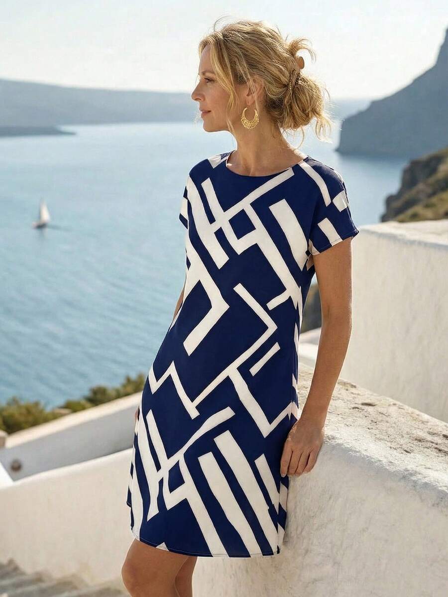 Vestido Curto Estilo Camiseta com Estampa Geométrica - La Lecce