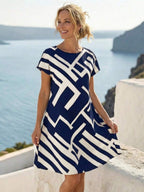 Vestido Curto Estilo Camiseta com Estampa Geométrica - La Lecce