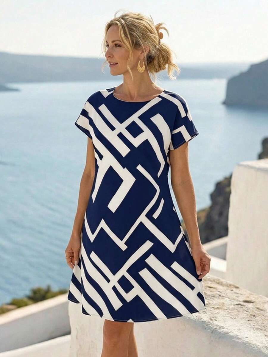 Vestido Curto Estilo Camiseta com Estampa Geométrica - La Lecce